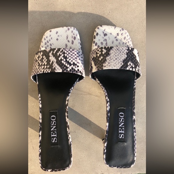 Senso Leather snake print sandals NIB - Picture 2 of 4
